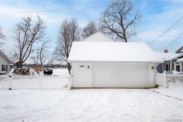 Builiding view forty two for 4333 Hunters, Highland, MI. 48356