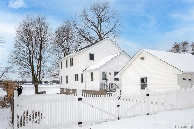 Builiding view one for 4333 Hunters, Highland, MI. 48356