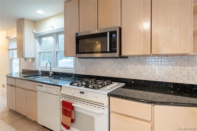 Builiding view thirteen for 4333 Hunters, Highland, MI. 48356