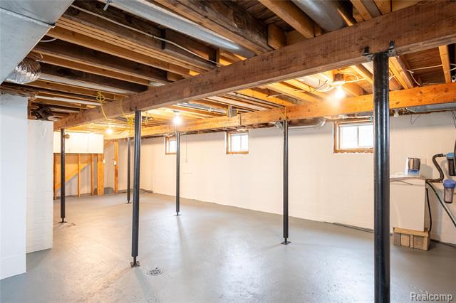 Builiding view thirty five for 4333 Hunters, Highland, MI. 48356