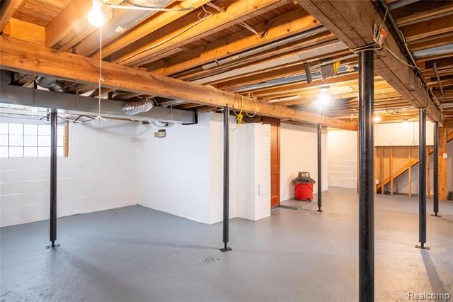 Builiding view thirty four for 4333 Hunters, Highland, MI. 48356