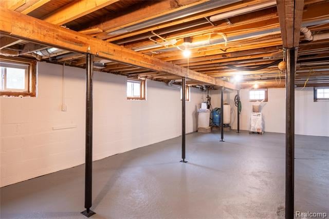 Builiding view thirty two for 4333 Hunters, Highland, MI. 48356