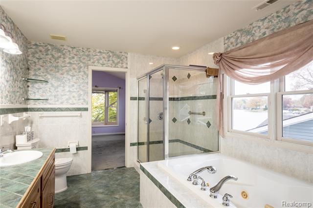 Builiding view twenty seven for 4333 Hunters, Highland, MI. 48356