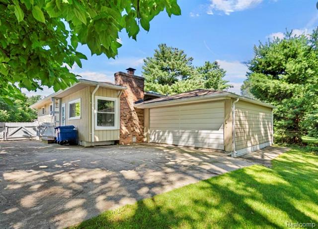 Builiding view forty one for 6333 Harriet, Waterford, MI. 48327