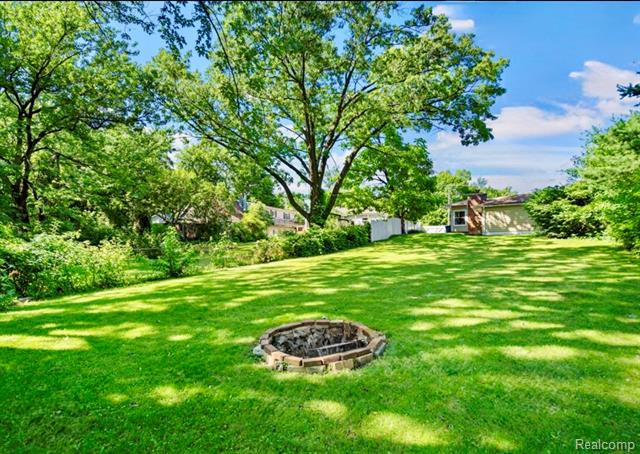 Builiding view forty three for 6333 Harriet, Waterford, MI. 48327