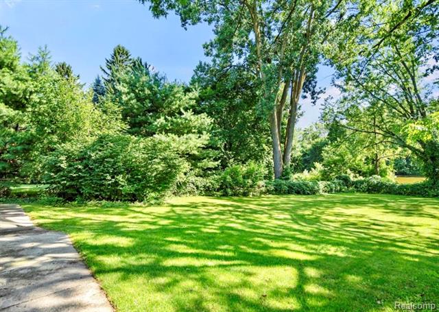 Builiding view forty two for 6333 Harriet, Waterford, MI. 48327