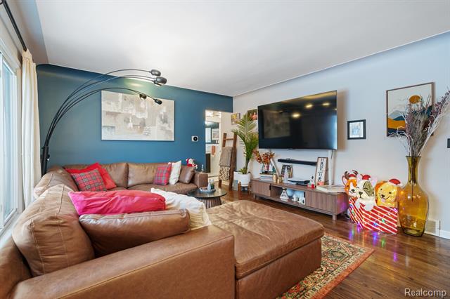 Builiding view four for 6333 Harriet, Waterford, MI. 48327