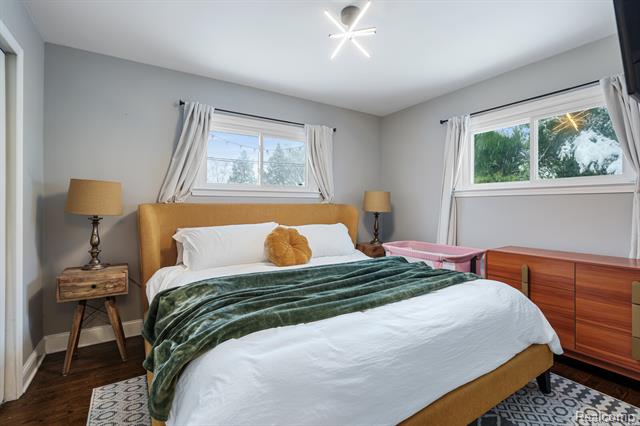 Builiding view seventeen for 6333 Harriet, Waterford, MI. 48327