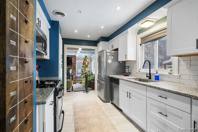 Builiding view six for 6333 Harriet, Waterford, MI. 48327