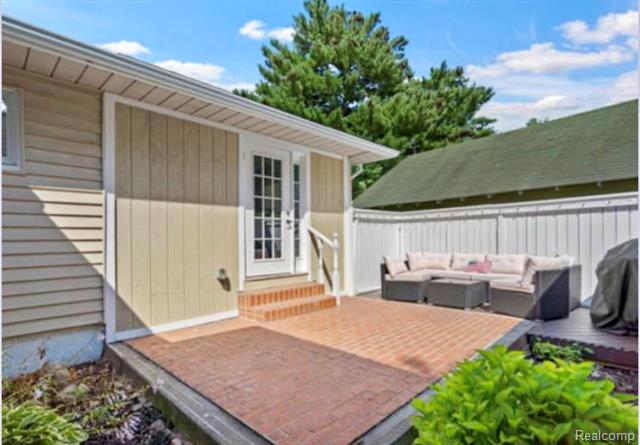 Builiding view thirty five for 6333 Harriet, Waterford, MI. 48327