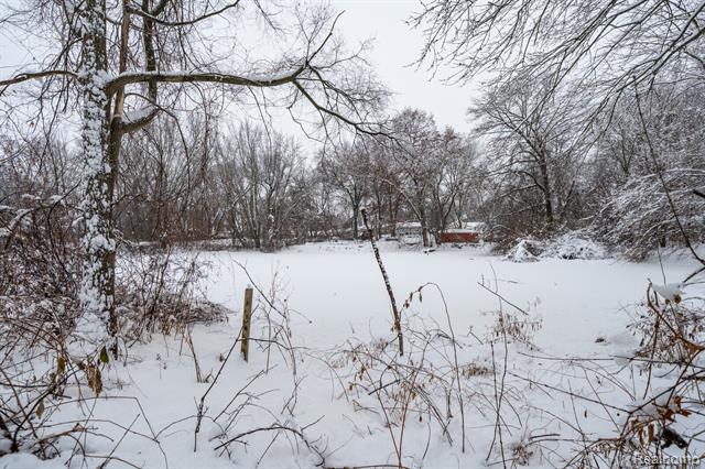 Builiding view thirty three for 6333 Harriet, Waterford, MI. 48327