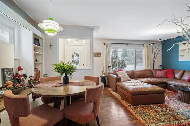 Builiding view three for 6333 Harriet, Waterford, MI. 48327