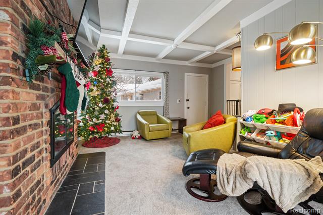 Builiding view twelve for 6333 Harriet, Waterford, MI. 48327