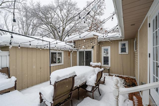 Builiding view twenty nine for 6333 Harriet, Waterford, MI. 48327