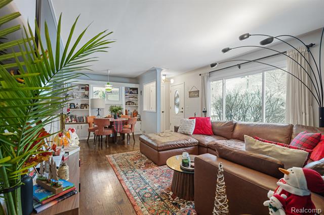 Builiding view two for 6333 Harriet, Waterford, MI. 48327