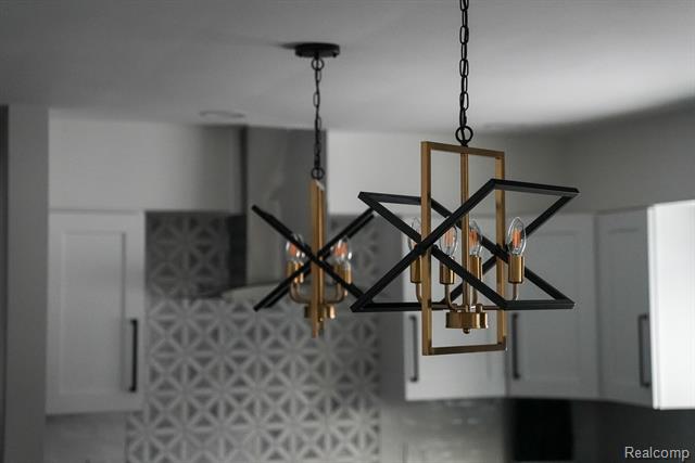 Builiding view eighteen for 2172 Ostrum, Waterford, MI. 48328