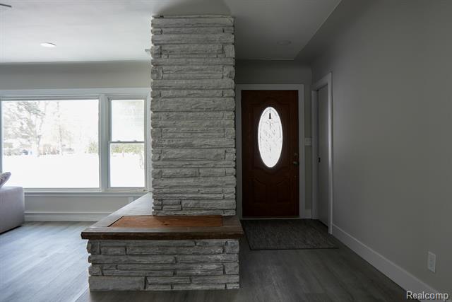 Builiding view eleven for 2172 Ostrum, Waterford, MI. 48328