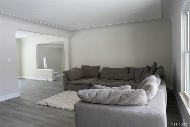 Builiding view fifteen for 2172 Ostrum, Waterford, MI. 48328