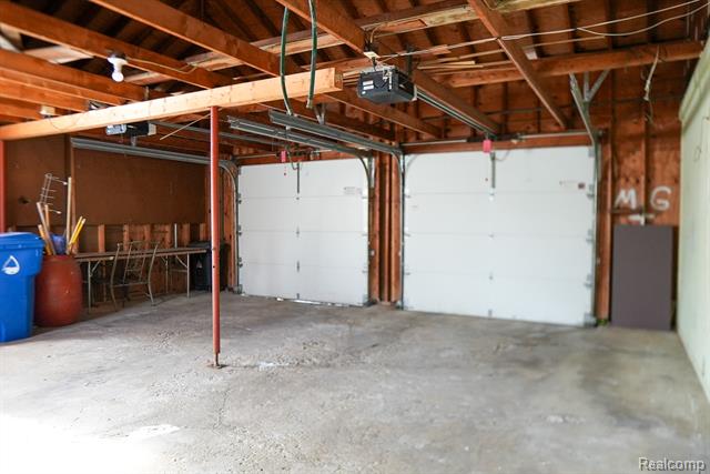 Builiding view fifty eight for 2172 Ostrum, Waterford, MI. 48328