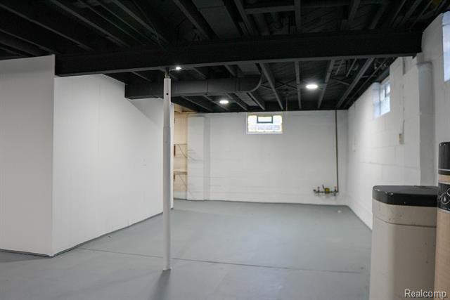 Builiding view fifty five for 2172 Ostrum, Waterford, MI. 48328