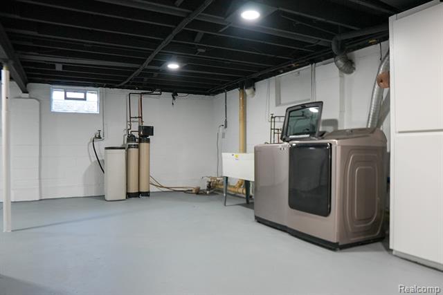 Builiding view fifty four for 2172 Ostrum, Waterford, MI. 48328