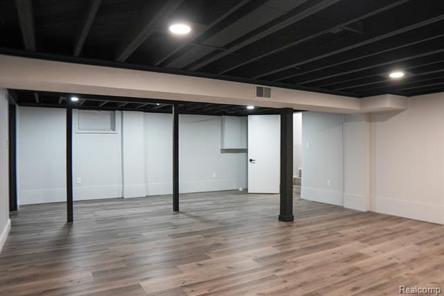 Builiding view fifty one for 2172 Ostrum, Waterford, MI. 48328