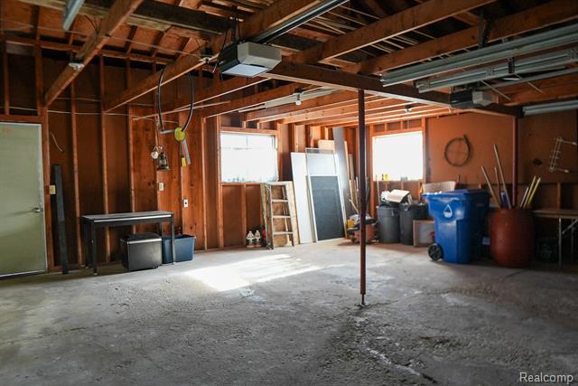 Builiding view fifty seven for 2172 Ostrum, Waterford, MI. 48328