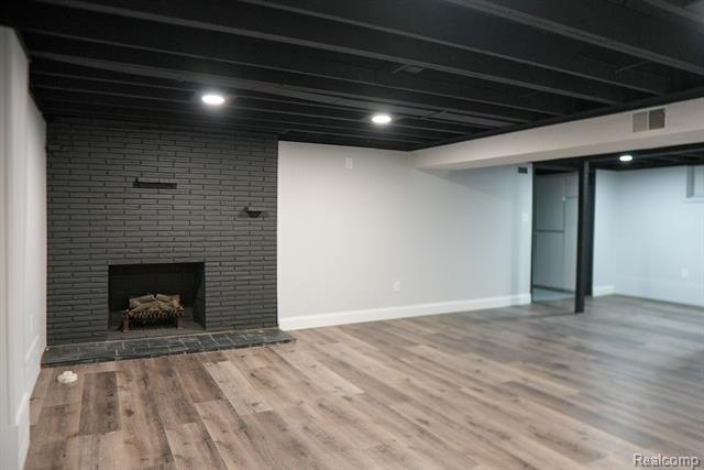 Builiding view fifty for 2172 Ostrum, Waterford, MI. 48328