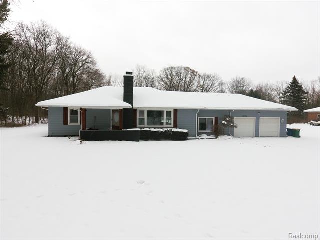 Builiding view five for 2172 Ostrum, Waterford, MI. 48328