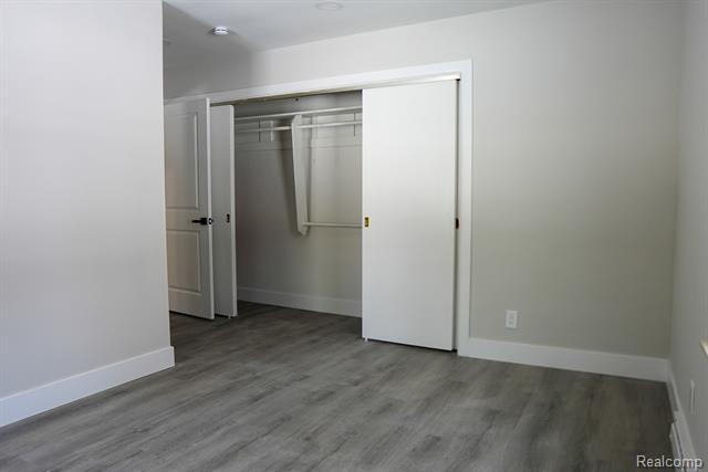 Builiding view forty two for 2172 Ostrum, Waterford, MI. 48328