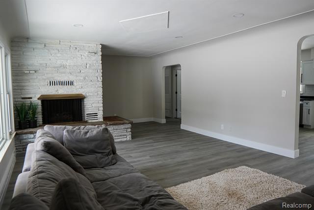 Builiding view fourteen for 2172 Ostrum, Waterford, MI. 48328