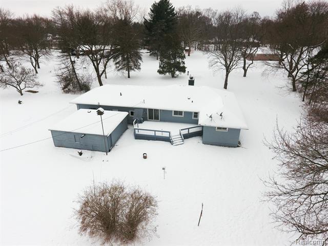 Builiding view nine for 2172 Ostrum, Waterford, MI. 48328