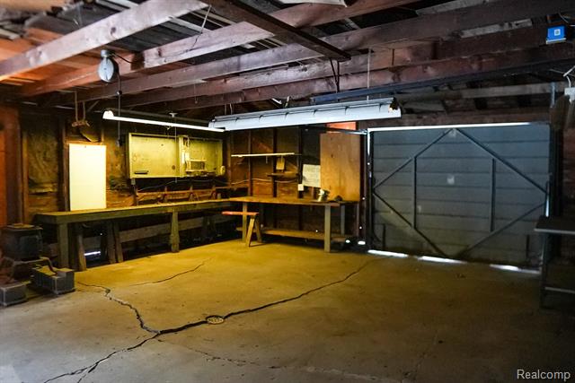 Builiding view sixty for 2172 Ostrum, Waterford, MI. 48328