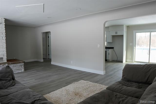 Builiding view thirteen for 2172 Ostrum, Waterford, MI. 48328