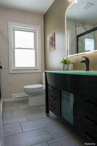 Builiding view thirty eight for 2172 Ostrum, Waterford, MI. 48328