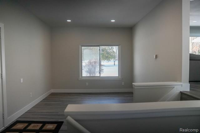 Builiding view thirty three for 2172 Ostrum, Waterford, MI. 48328