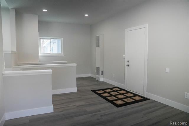 Builiding view thirty two for 2172 Ostrum, Waterford, MI. 48328