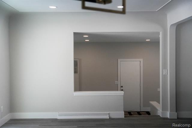 Builiding view twenty nine for 2172 Ostrum, Waterford, MI. 48328