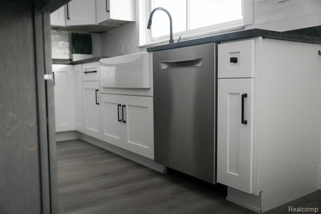 Builiding view twenty six for 2172 Ostrum, Waterford, MI. 48328