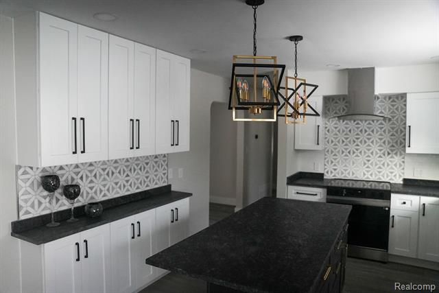 Builiding view twenty three for 2172 Ostrum, Waterford, MI. 48328