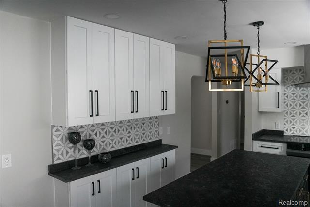 Builiding view twenty two for 2172 Ostrum, Waterford, MI. 48328