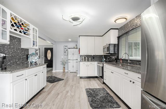 Builiding view thirteen for 3802 Highland, Highland, MI. 48356