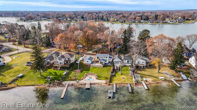 Builiding view thirty for 3802 Highland, Highland, MI. 48356