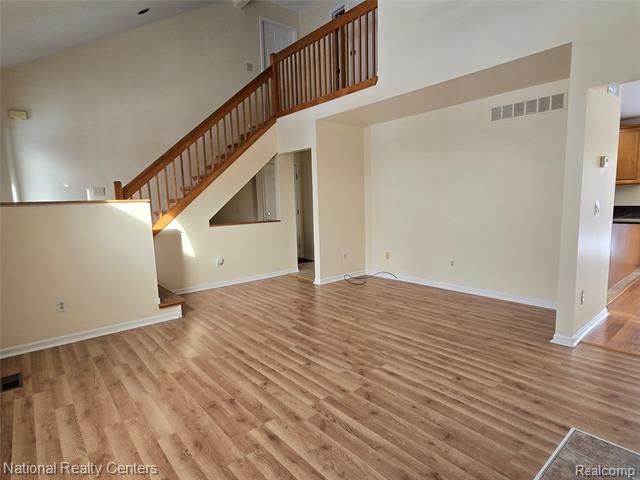 Builiding view eight for 2727 Riverside, Waterford, MI. 48329