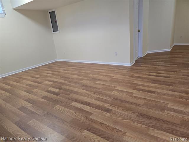 Builiding view fifteen for 2727 Riverside, Waterford, MI. 48329