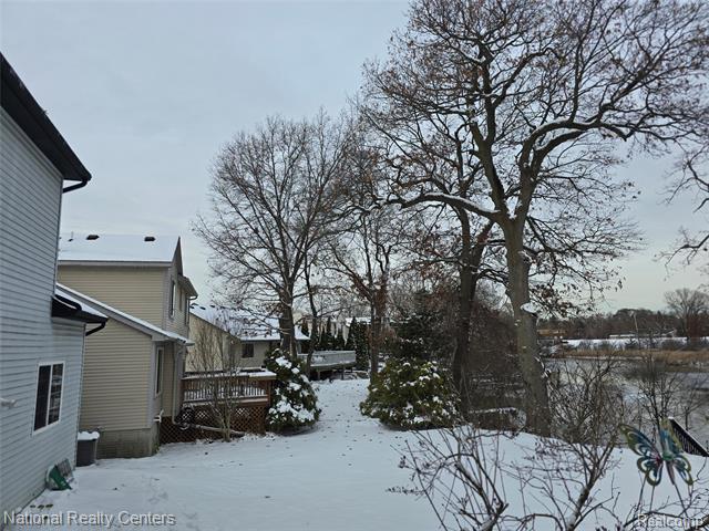 Builiding view four for 2727 Riverside, Waterford, MI. 48329