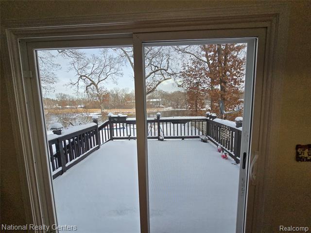 Builiding view fourteen for 2727 Riverside, Waterford, MI. 48329