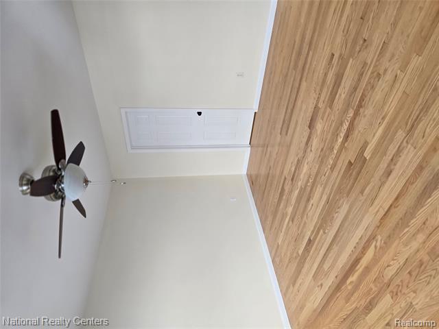 Builiding view nineteen for 2727 Riverside, Waterford, MI. 48329