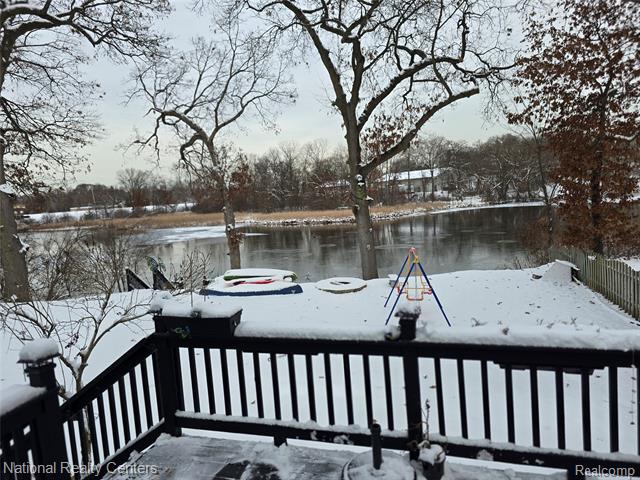 Builiding view seven for 2727 Riverside, Waterford, MI. 48329