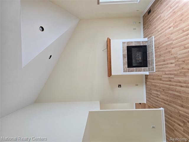 Builiding view ten for 2727 Riverside, Waterford, MI. 48329